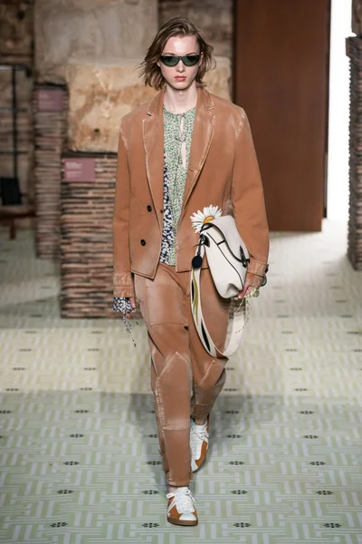 Look 47